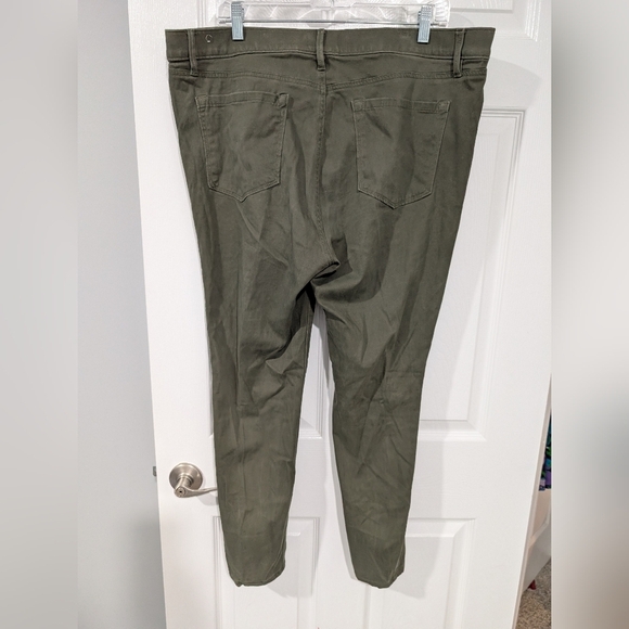 LOFT Outlet Olive Green High Rise Leggings in Size 16 - Picture 6 of 13